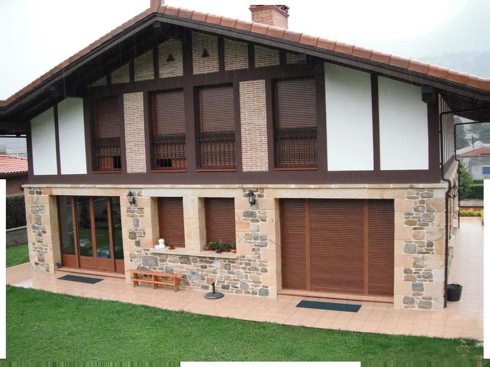 Casa de piedra con entramado de madera